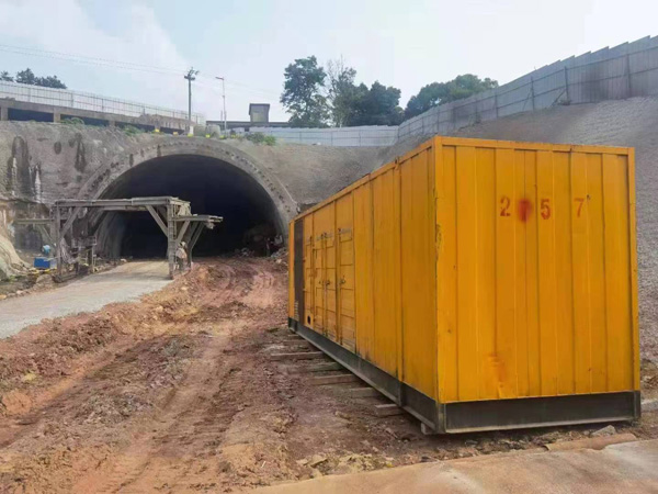 雅安发电机出租自启装置的工作原理是什么？