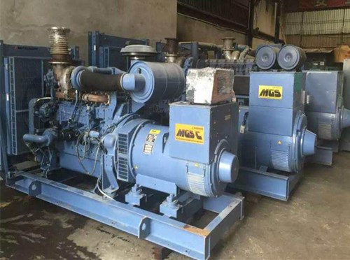 雅安发电机组带负载降电压是什么原因照成的？