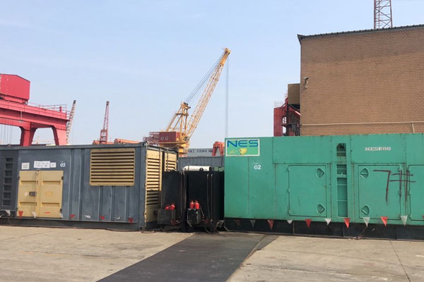 雅安发电机出租空气滤清器的清洁频率是多少？