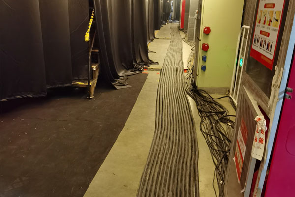 雅安柴油发电机组的输出电压可以调节到哪些范围？