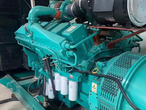 雅安更换100kW柴油发电机组机油时，需要注意哪些事项？