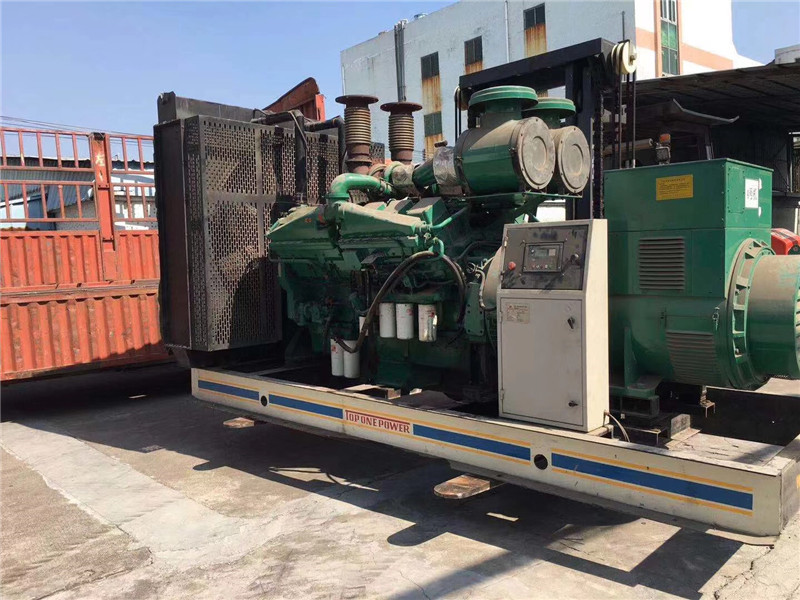 雅安如何判断柴油发电机组的机油温度是否达到了合适的预热温度？